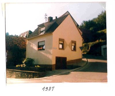 Altes_kath_Schulhaus-1987_400